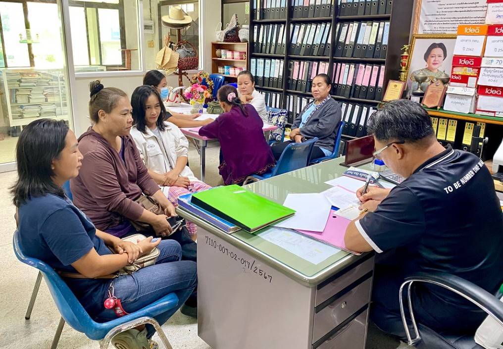 พช.หว้านใหญ่ ทำสัญญากู้ยืมเงินกองทุนพัฒนาบทบาทสตรี